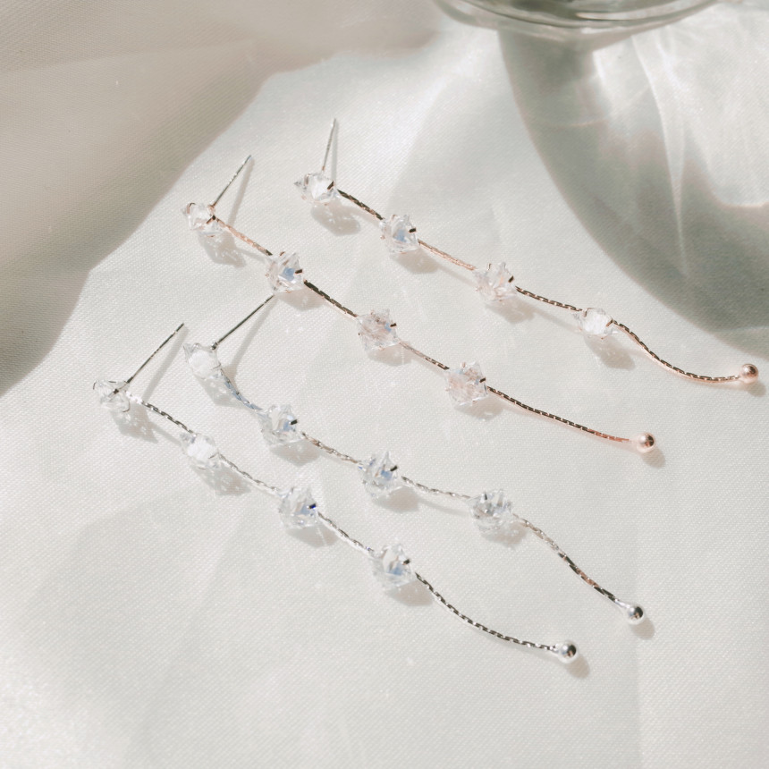 <b><p>silver 925 Sr fing High quality Drop Swavski</p></b><b><p>シルバー 925 ウンチム 高クオリティ ドロップ スワロフスキー ストーン イヤリング</p></b><br /><br /><p align='center'>