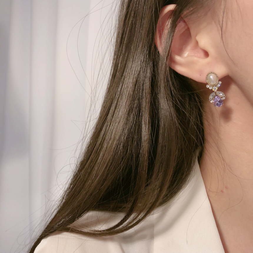 <b><p>Possible eaves 2018 Pantone trend color Viot</p></b><b><p>グィチ可能 2018年 パントン トレンド カラー バイオレット ドロップ イヤリング</p></b><br /><br /><p align='center'>