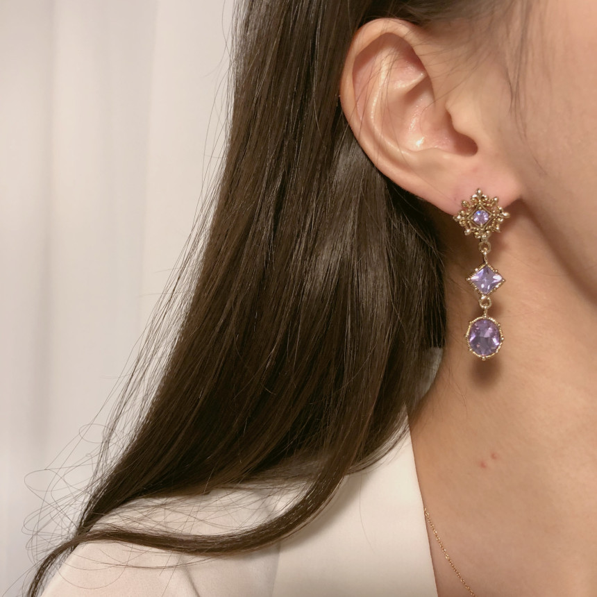 <b><p>Possible eaves 2018 Pantone trend color Viot</p></b><b><p>グィチ可能 2018年 パントン トレンド カラー バイオレット ドロップ イヤリング</p></b><br /><br /><p align='center'>