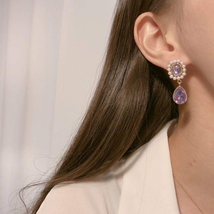 <b><p>Possible eaves 2018 Pantone trend color Viot</p></b><b><p>グィチ可能 2018年 パントン トレンド カラー バイオレット ドロップ イヤリング</p></b><br /><br /><p align='center'>