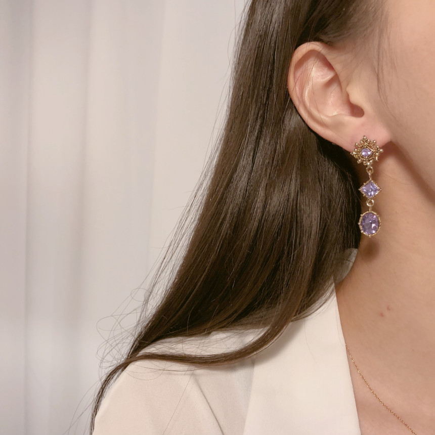 <b><p>Possible eaves 2018 Pantone trend color Viot</p></b><b><p>グィチ可能 2018年 パントン トレンド カラー バイオレット ドロップ イヤリング</p></b><br /><br /><p align='center'>