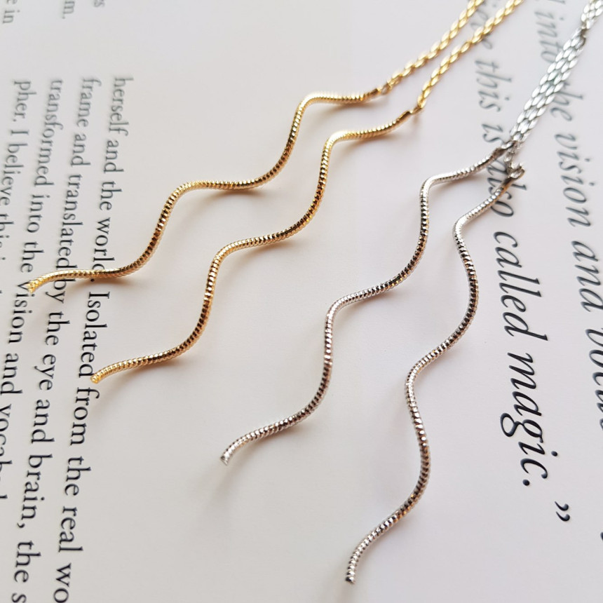 <b><p>Vander wave Mon Lg Drop Earrings Chic Feme</p></b><b><p>ベンダー ウェーブ モダン ロング ドロップイヤリ シック フェミニンな感性ムード</p></b><br /><br /><p align='center'>