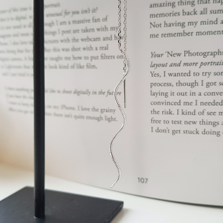 <b><p>Vander wave Mon Lg Drop Earrings Chic Feme</p></b><b><p>ベンダー ウェーブ モダン ロング ドロップイヤリ シック フェミニンな感性ムード</p></b><br /><br /><p align='center'>