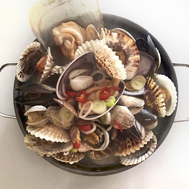 모듬 조개찜 조개탕 세트 캠핑 밀키트 가리비 키조개 개조개 홍합 1.5kg : 삼삼해물