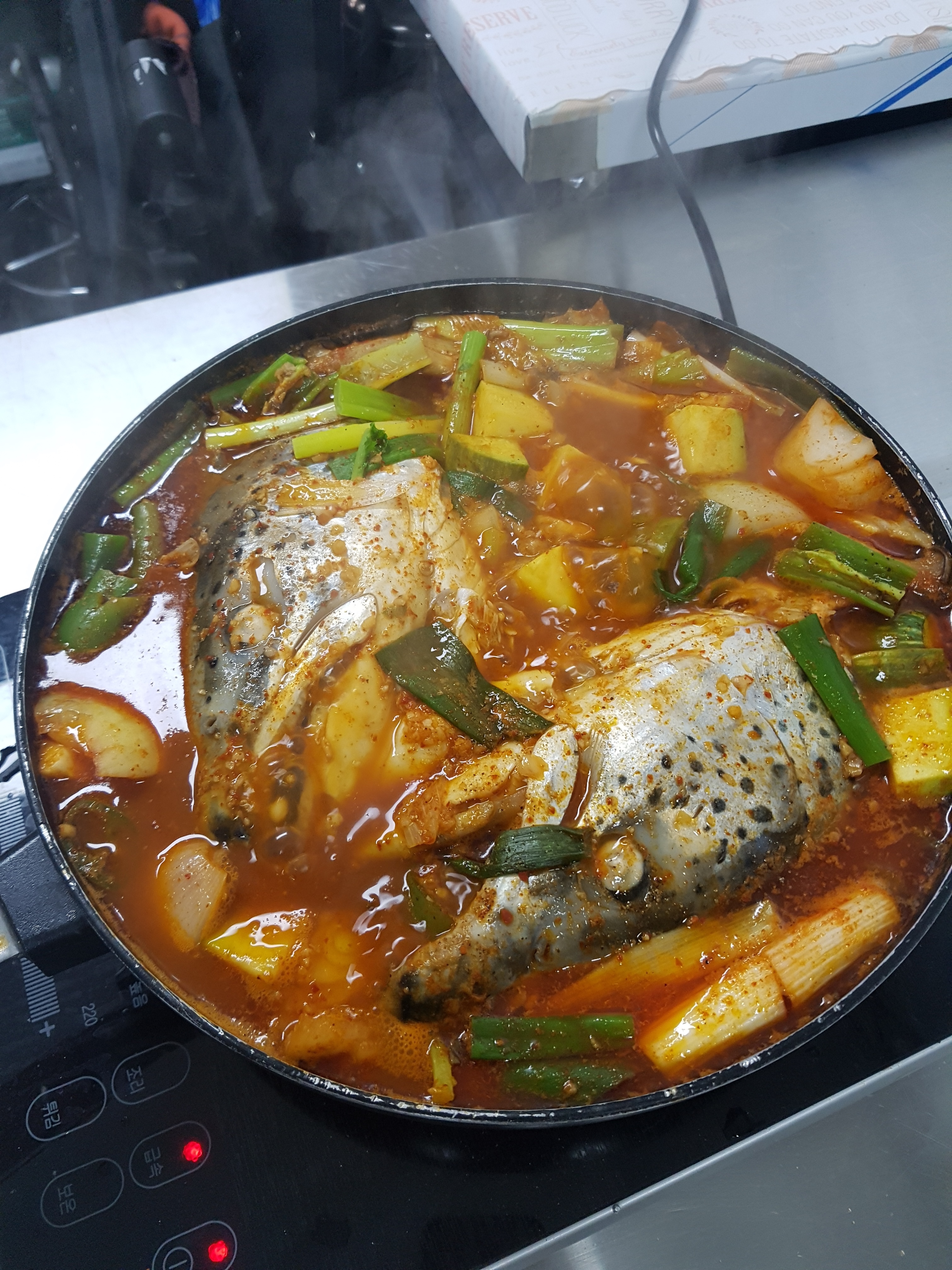 노르웨이 생연어 지느러미 (배꼽살) : 길푸드 생연어