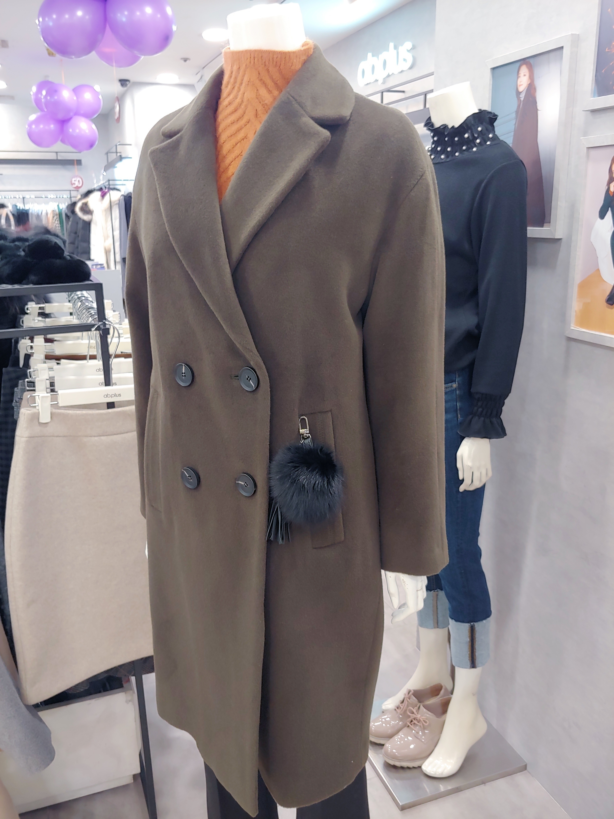 더블버튼 테일러드카라 루즈핏 폼폼이 울코트 LSS4CC33L93 : 세이브존대전 ab.plus