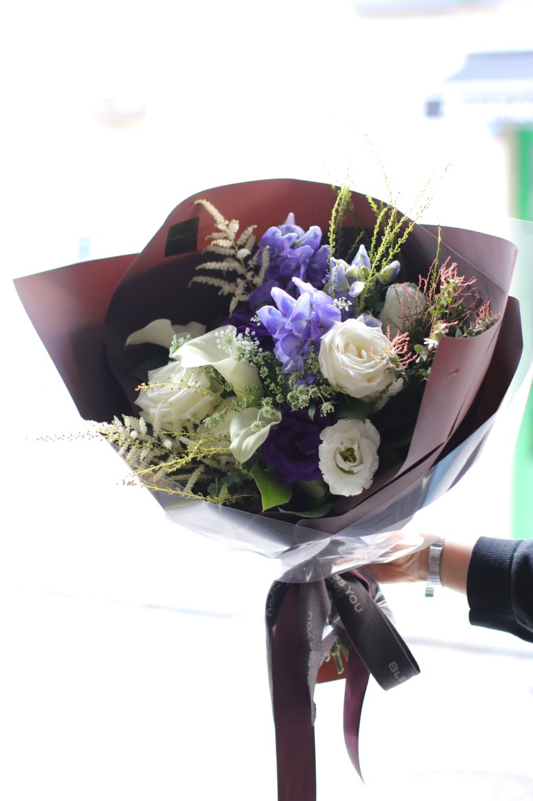단아한 내 여자친구와 어울리는 white&purple 꽃다발 : 블레스유플라워