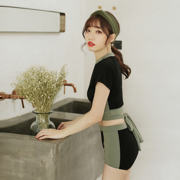 배색 백 리본 크롭 비키니 투피스 수영복 : 츄블레스유