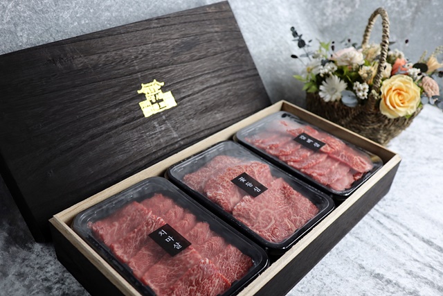 1++1.5kg 살치살 꽃등심 갈비살 소고기 한우 선물 세트 구이용 예단 이바지 : 하늘마루축산