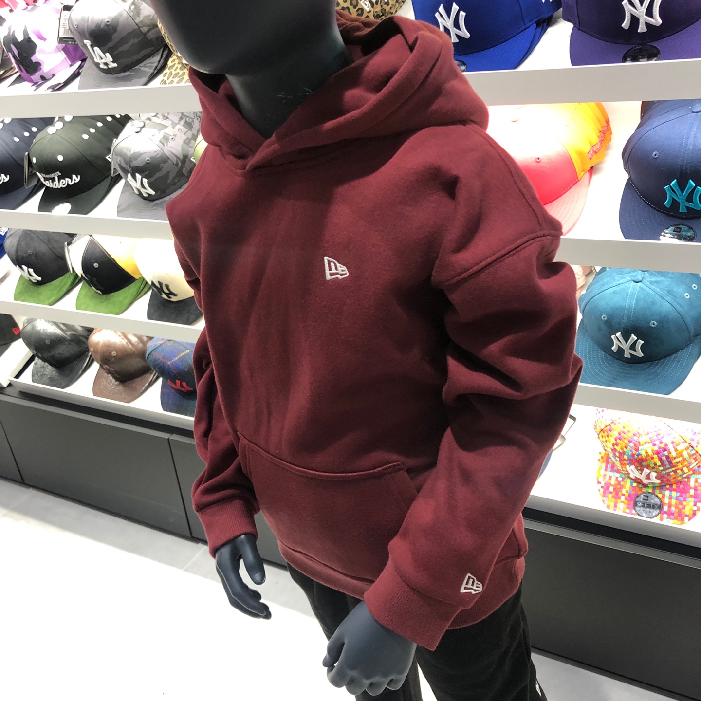 뉴에라 키즈 에센셜 플리스 기모 무지 버건디 후드티셔츠 11892818 (AP KDS ESSENTIAL HD 84 BUR) : 신세계파주 뉴에라키즈