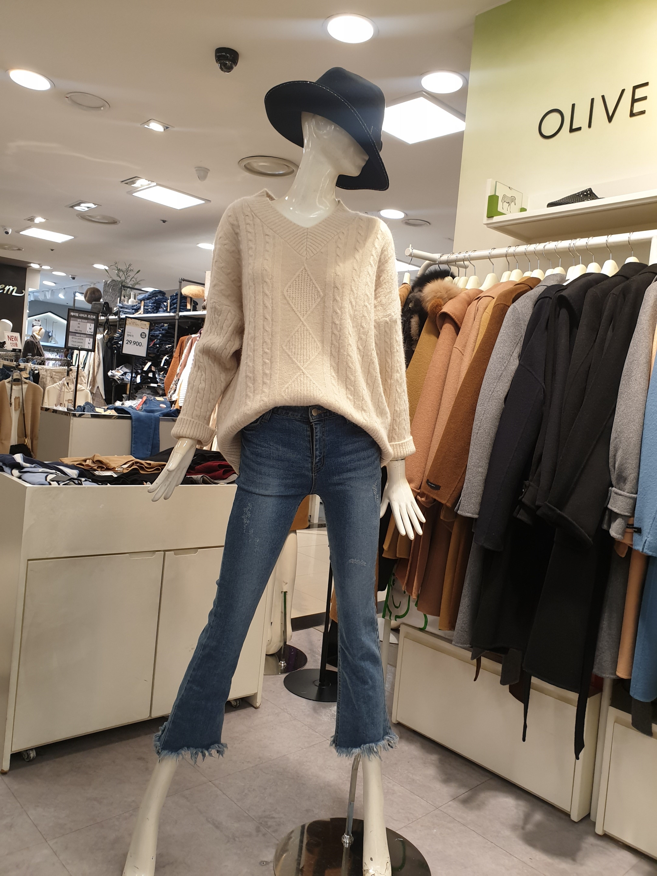 브이넥꽈배기니트YK9WP655 : NC야탑점 올리브데올리브