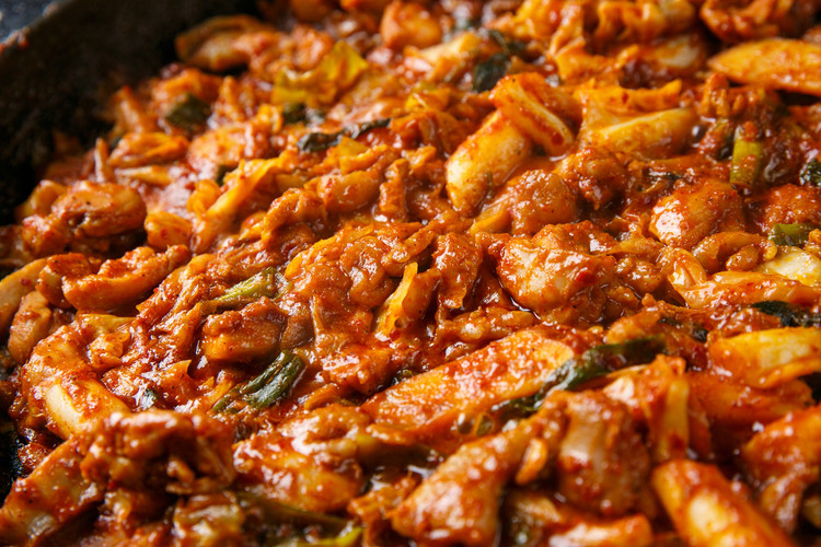 [56년 전통 춘천닭갈비] 명물닭갈비 캠핑음식 밀키트 : 인생식탁