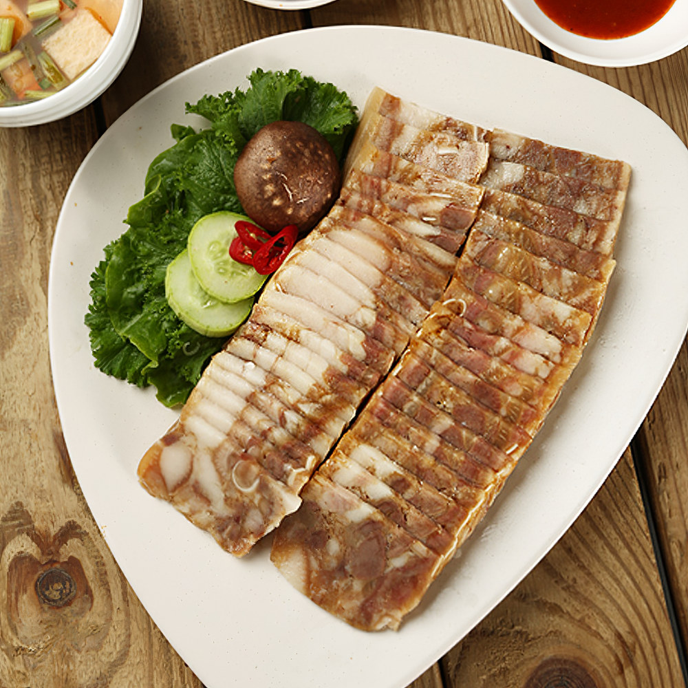 쫄깃한 편육 1kg 돼지머리편육 새우젓포함 장충동왕족발 : 26스토어