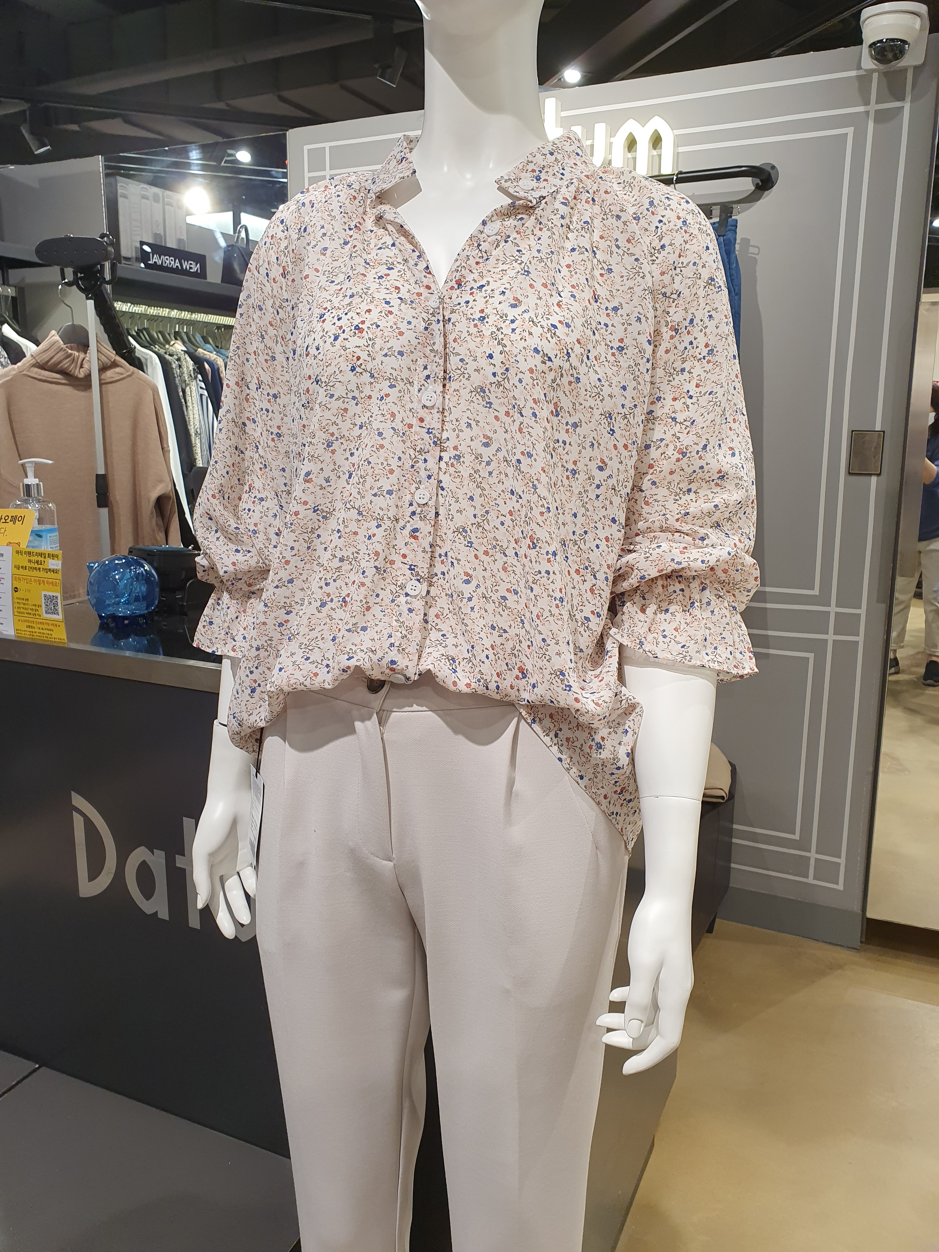 데이텀 들꽃셔링 블라우스dabl204e6 : 뉴코아 강남 데이텀