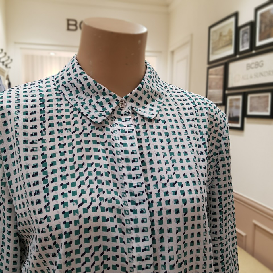 BCBG 스터프 프린트 블라우스 B0A2B426  42 : 롯데아울렛 율하점 BCBG