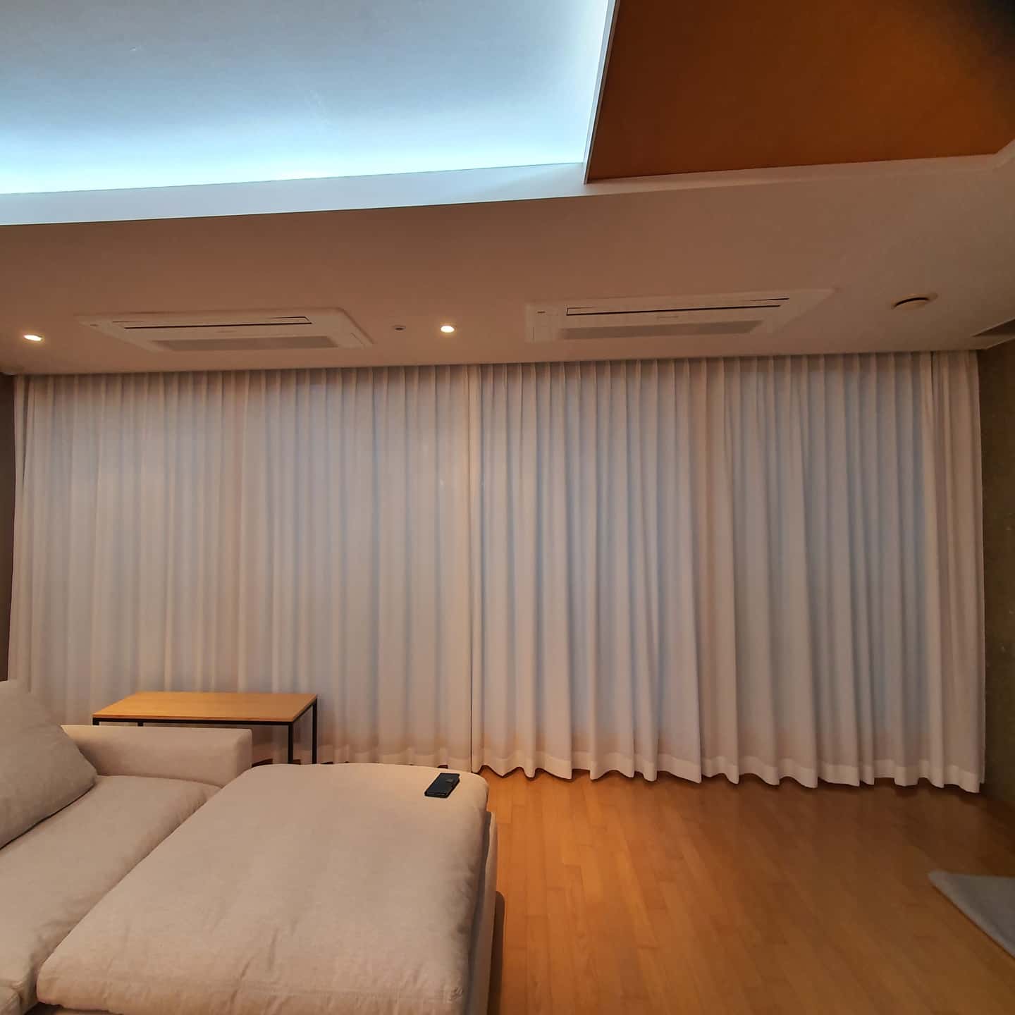 쉬폰커텐 찰랑찰랑 시선차단 사생활보호 호텔커튼 : 김민선커텐갤러리