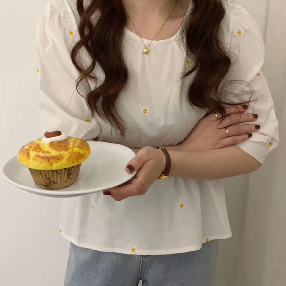 라운드 반팔 퍼프소매 플라워 꽃 자수 플레어 블라우스 : 유어밤