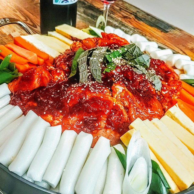 20년 전통 춘천닭갈비 국내산 냉장 닭다리살 수제양념 (야채포함) 1kg : 춘천닭갈비 진웅유통