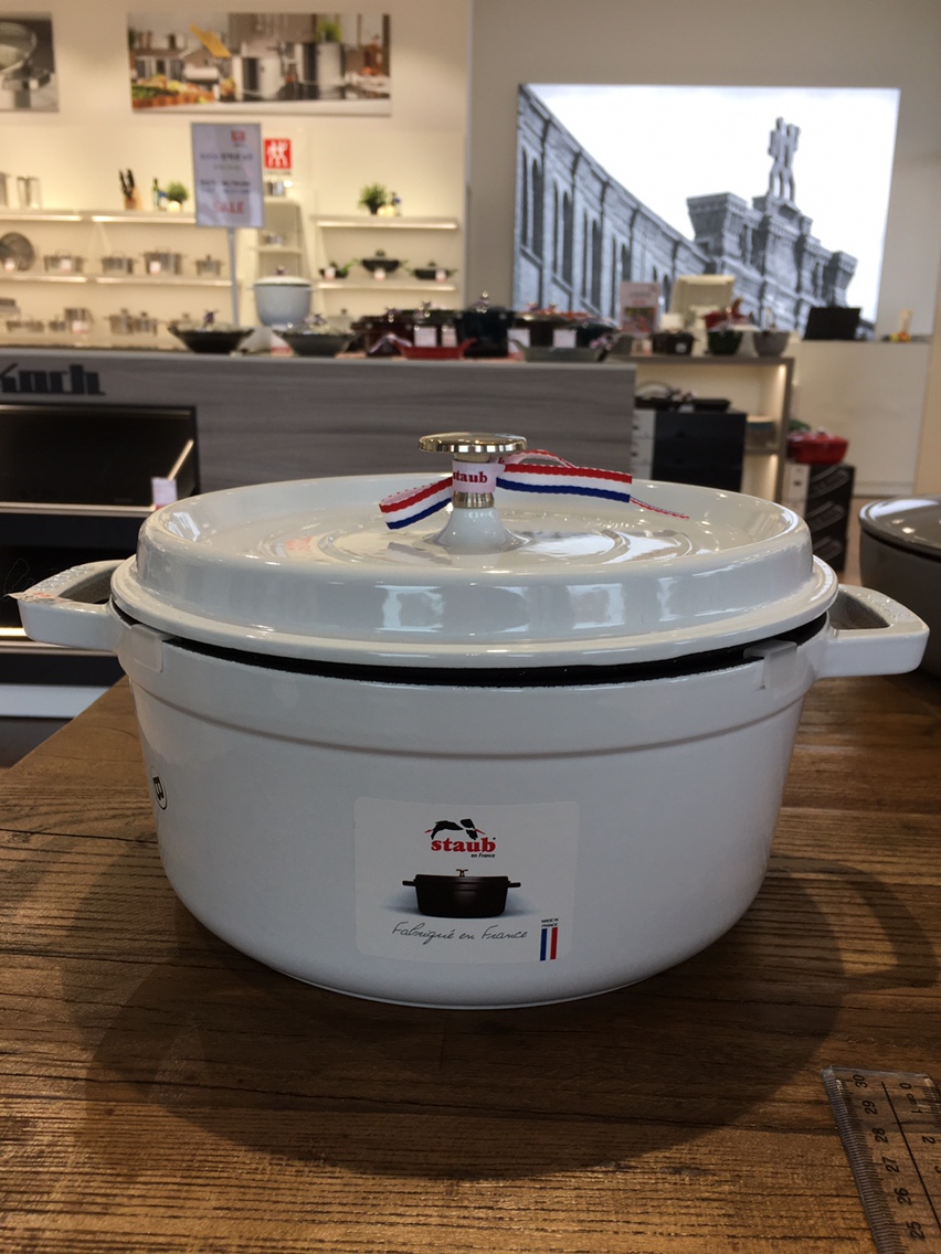 [스크래치 상품] 스타우브 원형 꼬꼬떼 24cm, 화이트 3.8L / ST102402-B : 롯데파주 헹켈