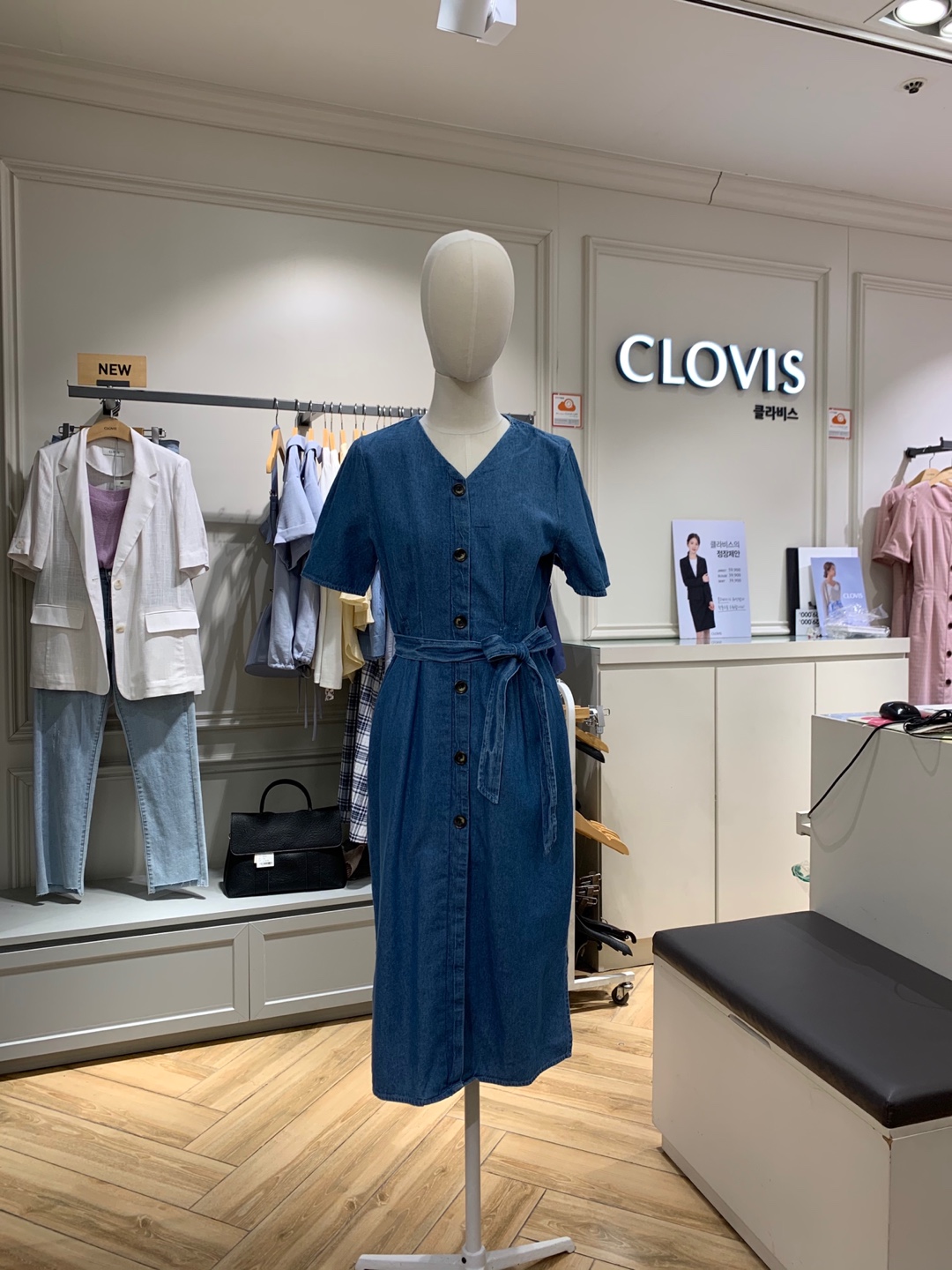 V넥 데님원피스 CVOWA2507B : NC평촌점 클라비스