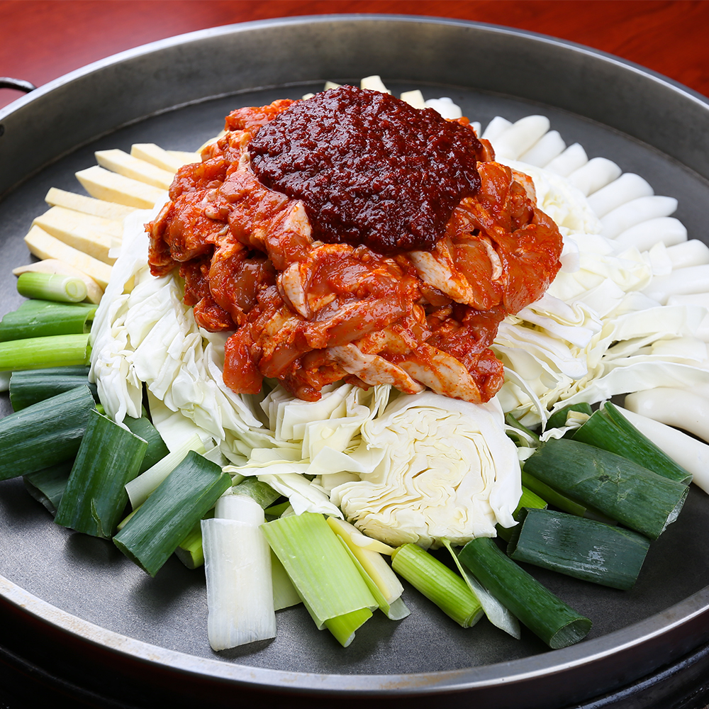 춘천닭갈비골목 25년전통 명동1번지닭갈비 밀키트 매장동일상품 400g 국내산냉장육, 국산고춧가루100% : 명동1번지닭갈비