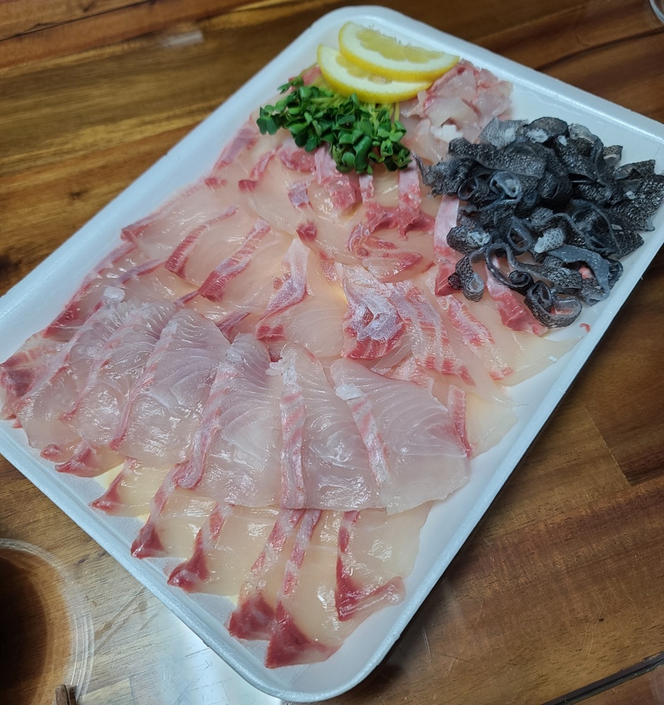 자연산 돌돔회 330g(손질 전 1kg) 아침 손질 저녁 도착, 데친 껍질 포함 : 진해만어부
