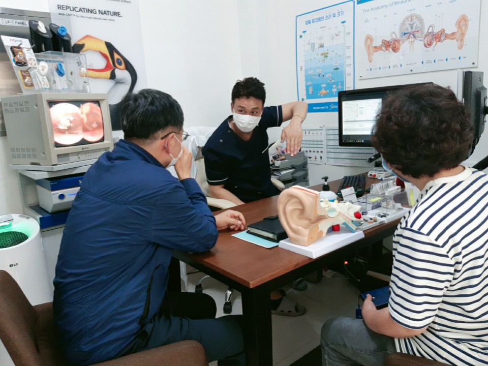보청기센터 원장이 개발한 울림없는A3음성증폭기/ 보청기배터리, 습기제 ,소음방지귀마개, 쇼핑백 제공 : 주식회사 맑음히어링테크
