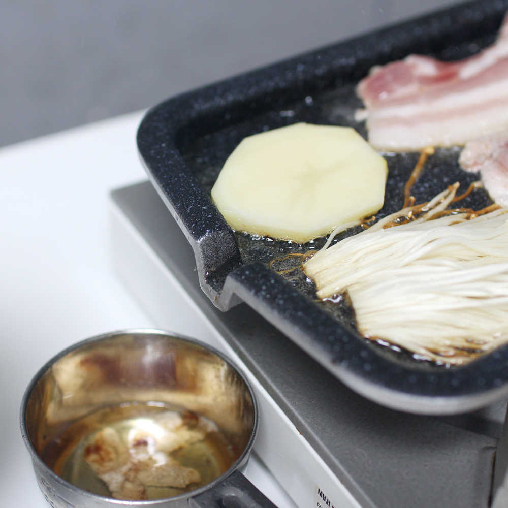 1인 사각 미니 고기판 혼밥 구이팬 혼족템 : 밀커블MILKABLE