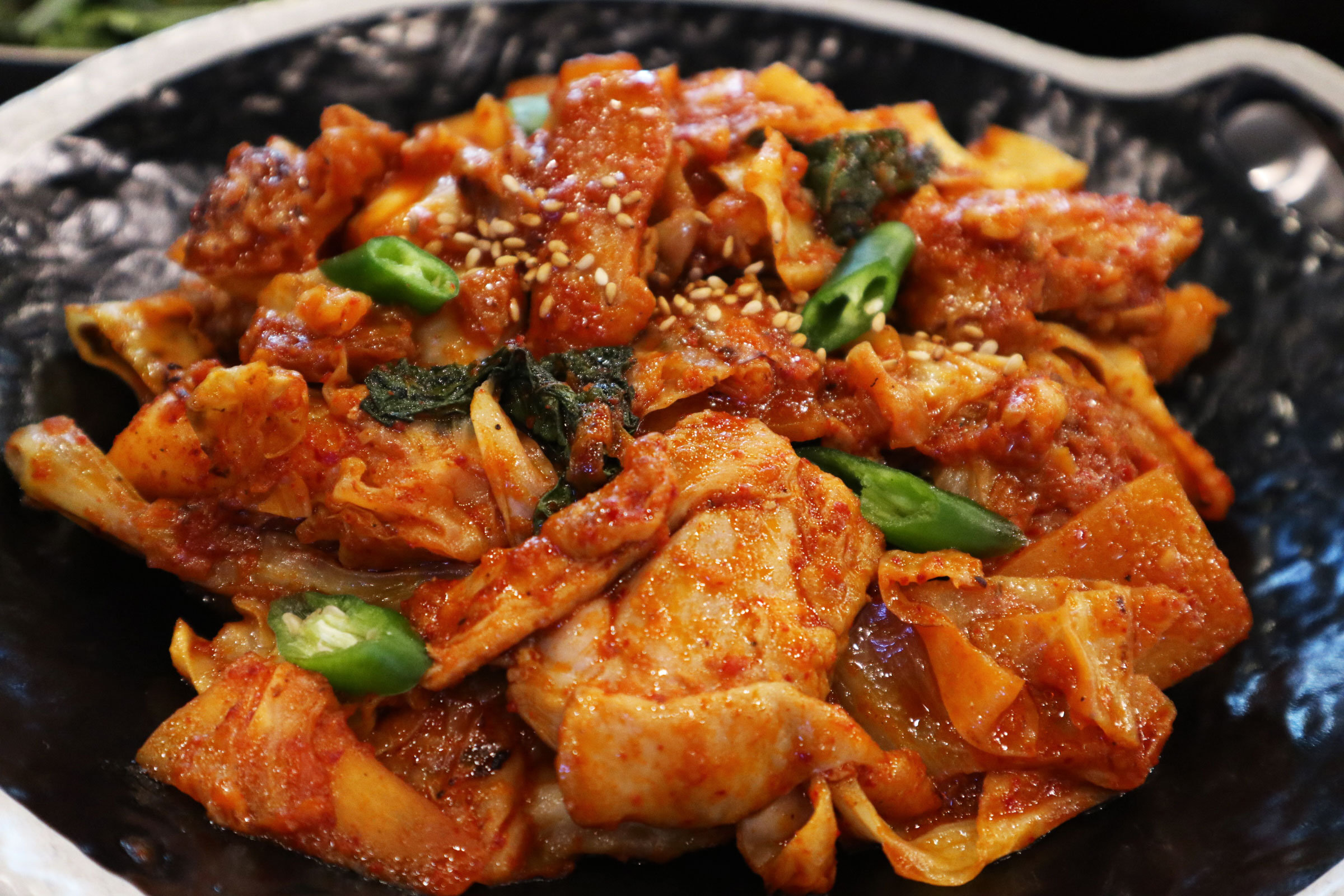 춘천닭갈비 택배맛집 캠핑장먹거리 밀키트 2인분 포장 양념소스 홈파티 집들이 술안주만들기 : 이정닭갈비