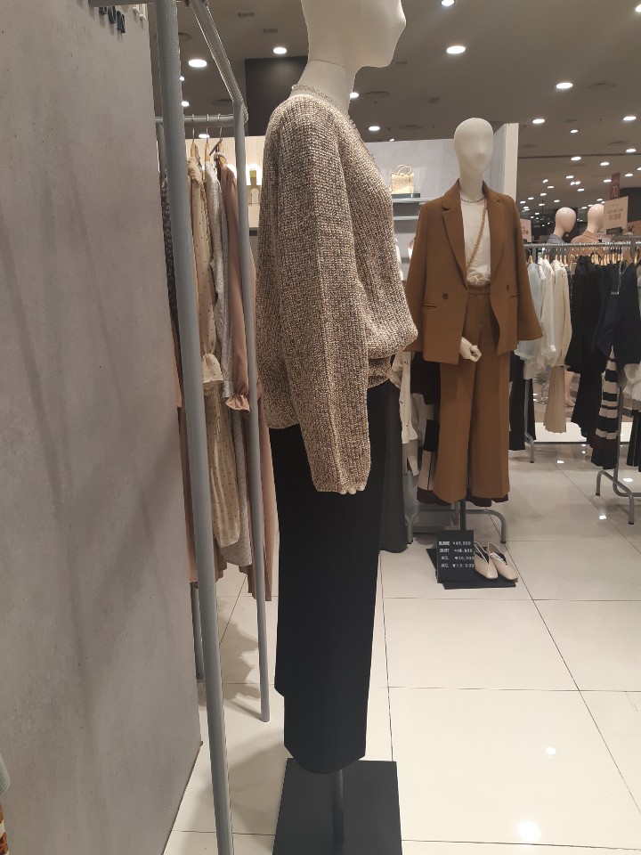 이즈멜본 보카시도트 니트티SUKA20N31 : NC엑스코점 이즈멜본