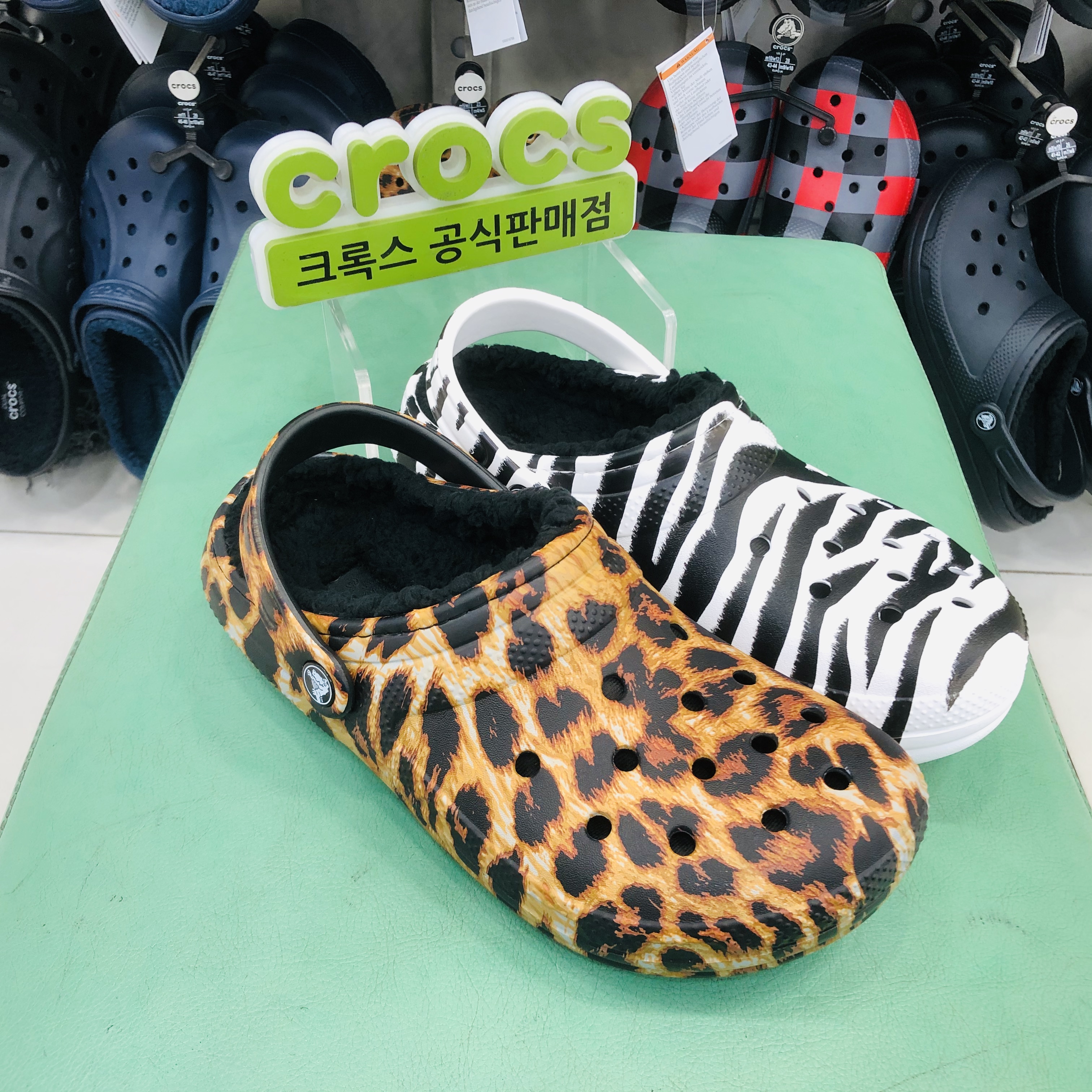 클래식 라인드 애니멀 프린트 클로그 2가지 컬러 206559 : 세이브존 화정점 크록스