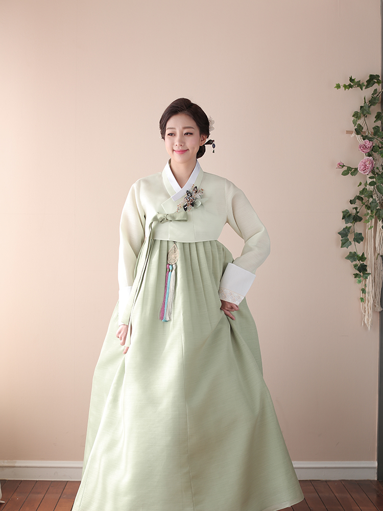 한복대여 늘솜 백옥 앤 연한올리브 혼주 하객한복 : 김홍갑한복