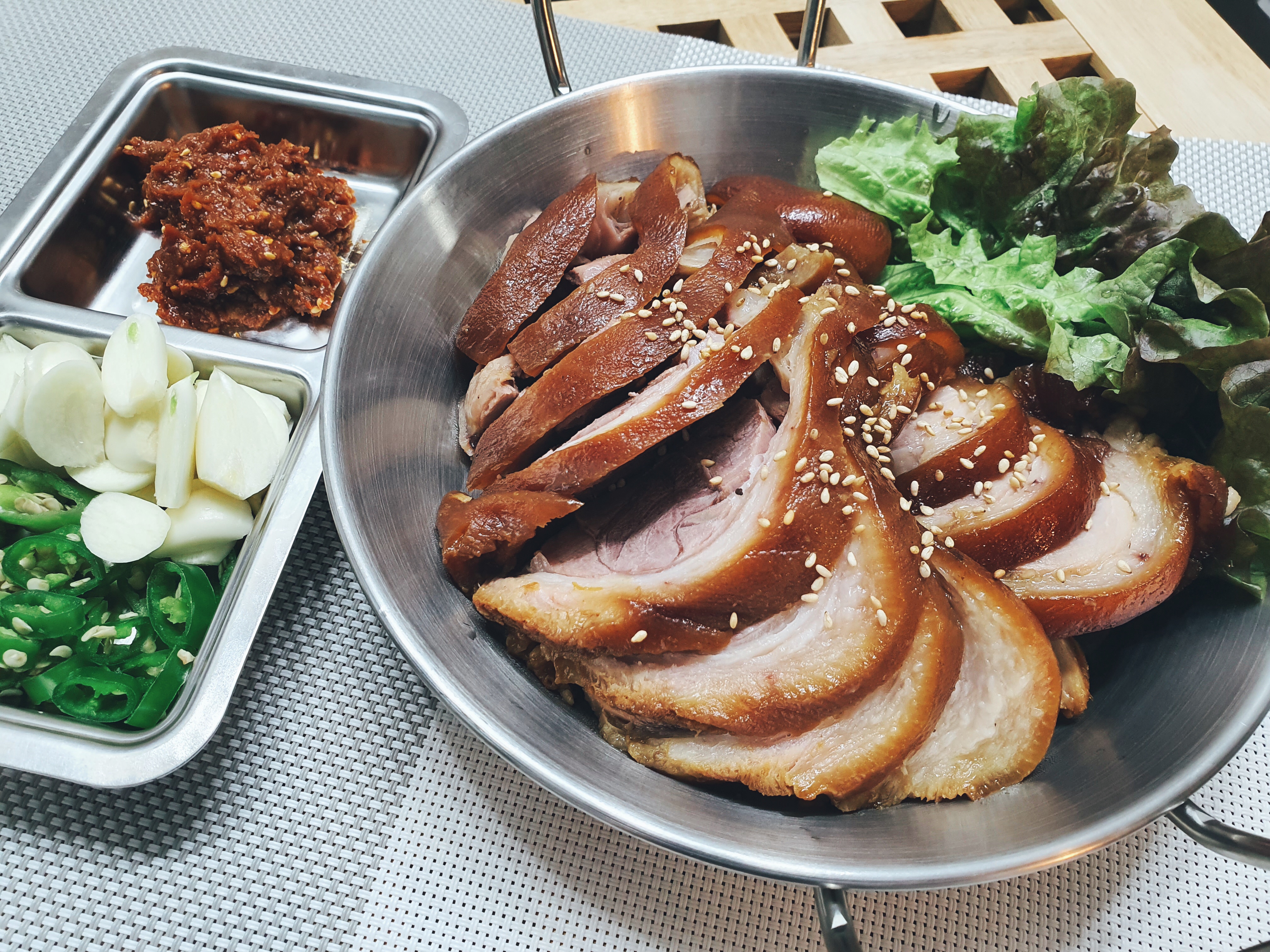[미트하우스] 순살족발-300g 간편조리 혼술안주 캠핑용 족발 순살 촉촉 콜라겐 대구 족발 : meat-house