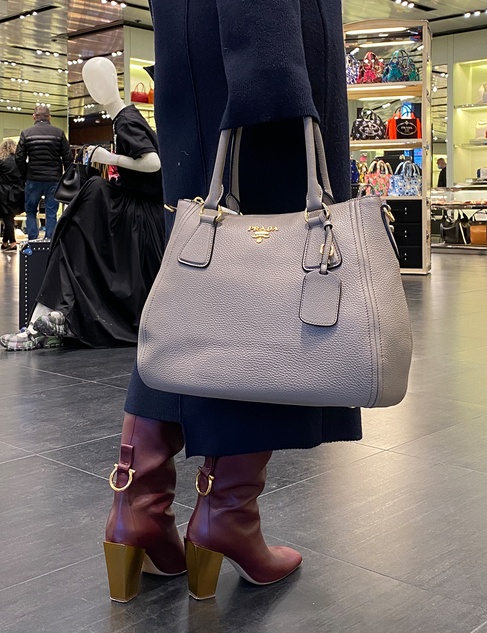 프라다 비텔로 피닉스 아르길라 호보 토트백 / PRADA VITELLO PHENIX ARGILLA HOBO TOTE BAG [1BC032 F0572] : 프랑크뮤즈