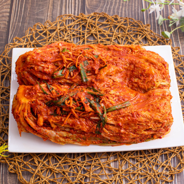 [김해시 배달] 아삭아삭 시원한 포기김치 700g [삼방 엄마손반찬] : 동네시장 장보기