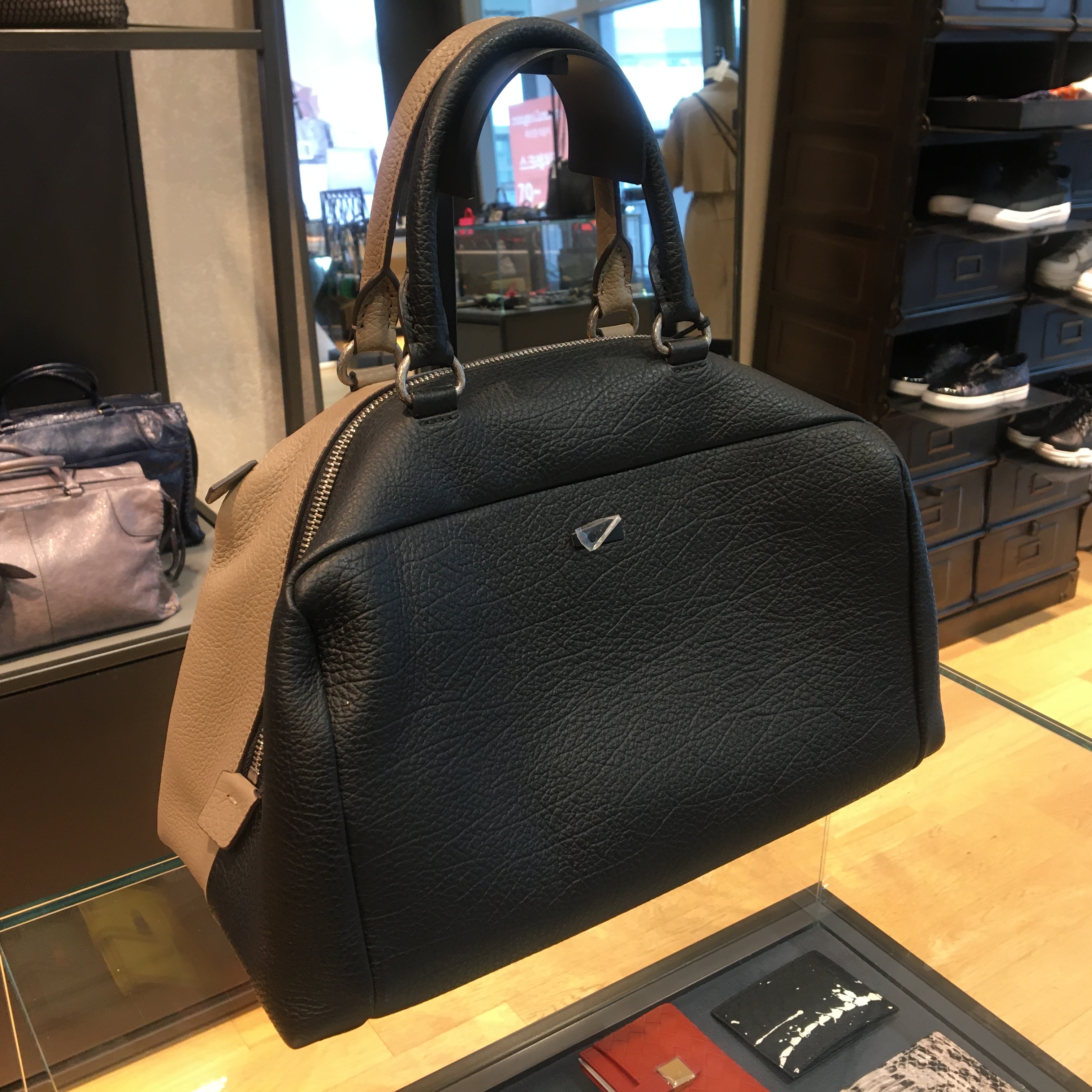(루즈앤라운지)  19년 F/W 루나 버팔로엠보 미디움 토트백 RA1J9ABG021W : 롯데 이천점 루즈앤라운지