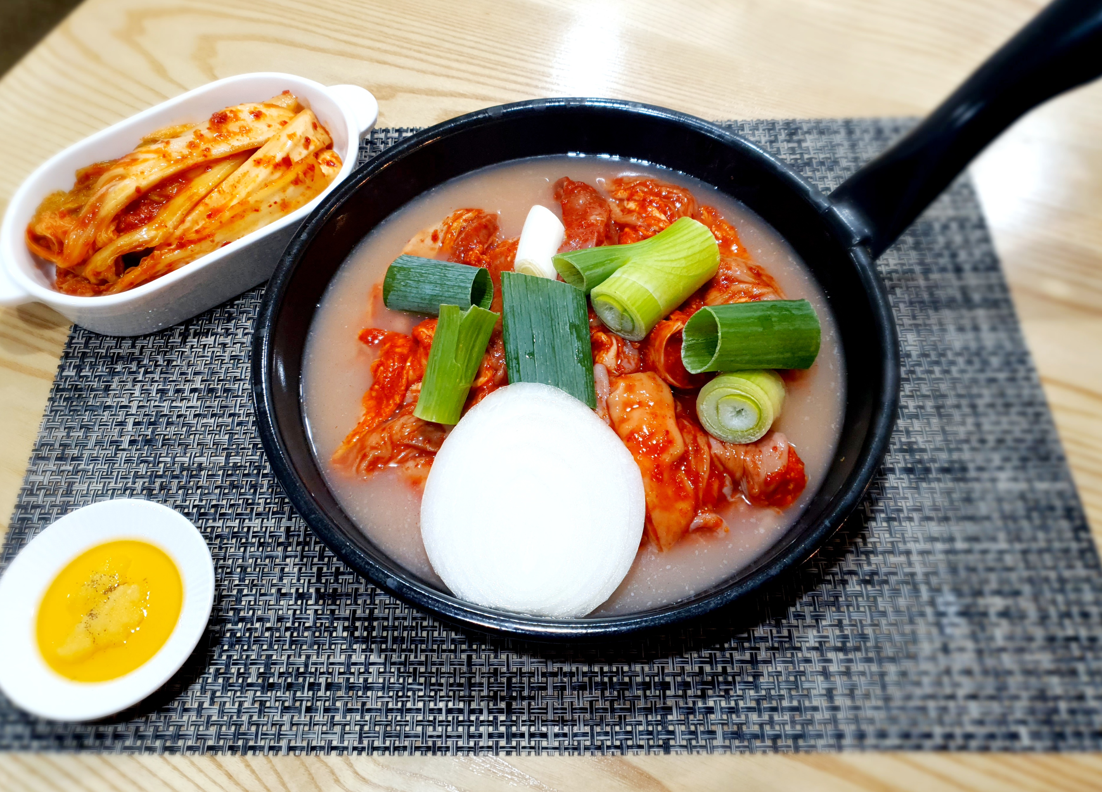 선산곱창 전골 2인분(2.2kg) 곰스패밀리 돼지 곱창집 구미맛집 밀키트 캠핑 택배 : 곰스패밀리
