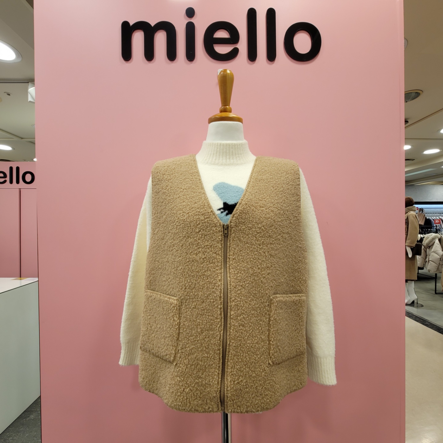 미엘로 뽀글이 조끼 MM9BVT101 (BE) : NC불광 미엘로