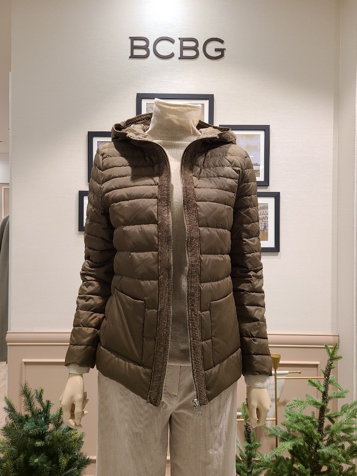BCBG 경량 배색 덕다운 B1A1G892 : NC평촌점 BCBG