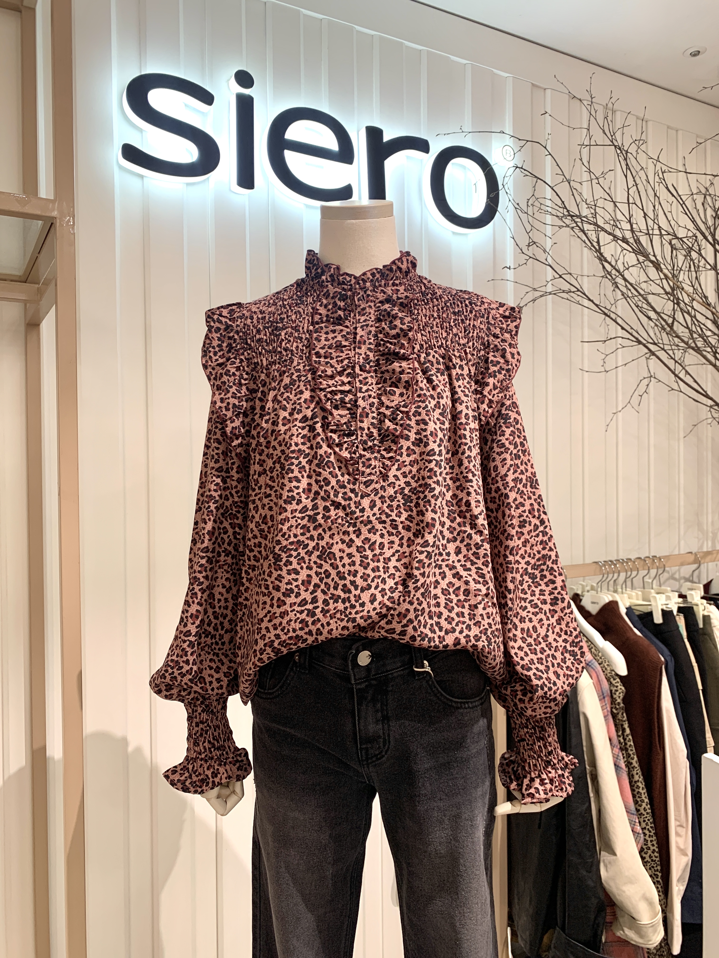 [시에로] 호피 스모킹 셔링 블라우스 SG1SHF001 : 마리오아울렛 시에로