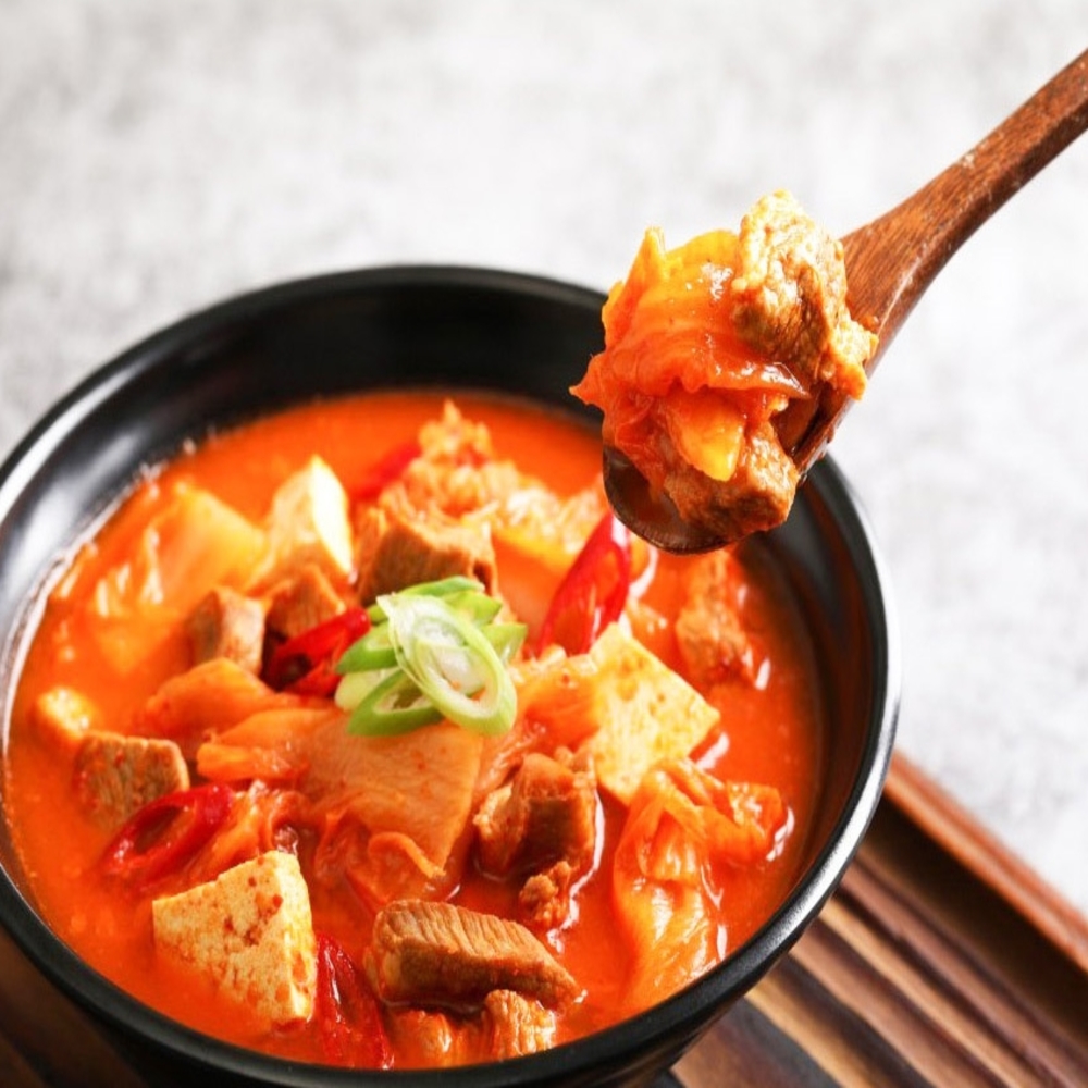 케이셀러 돼지고기 묵은지 김치찌개 두루치기 500g 간편요리 집밥 반찬 캠핑 혼밥 자취 : 날아라빅스타