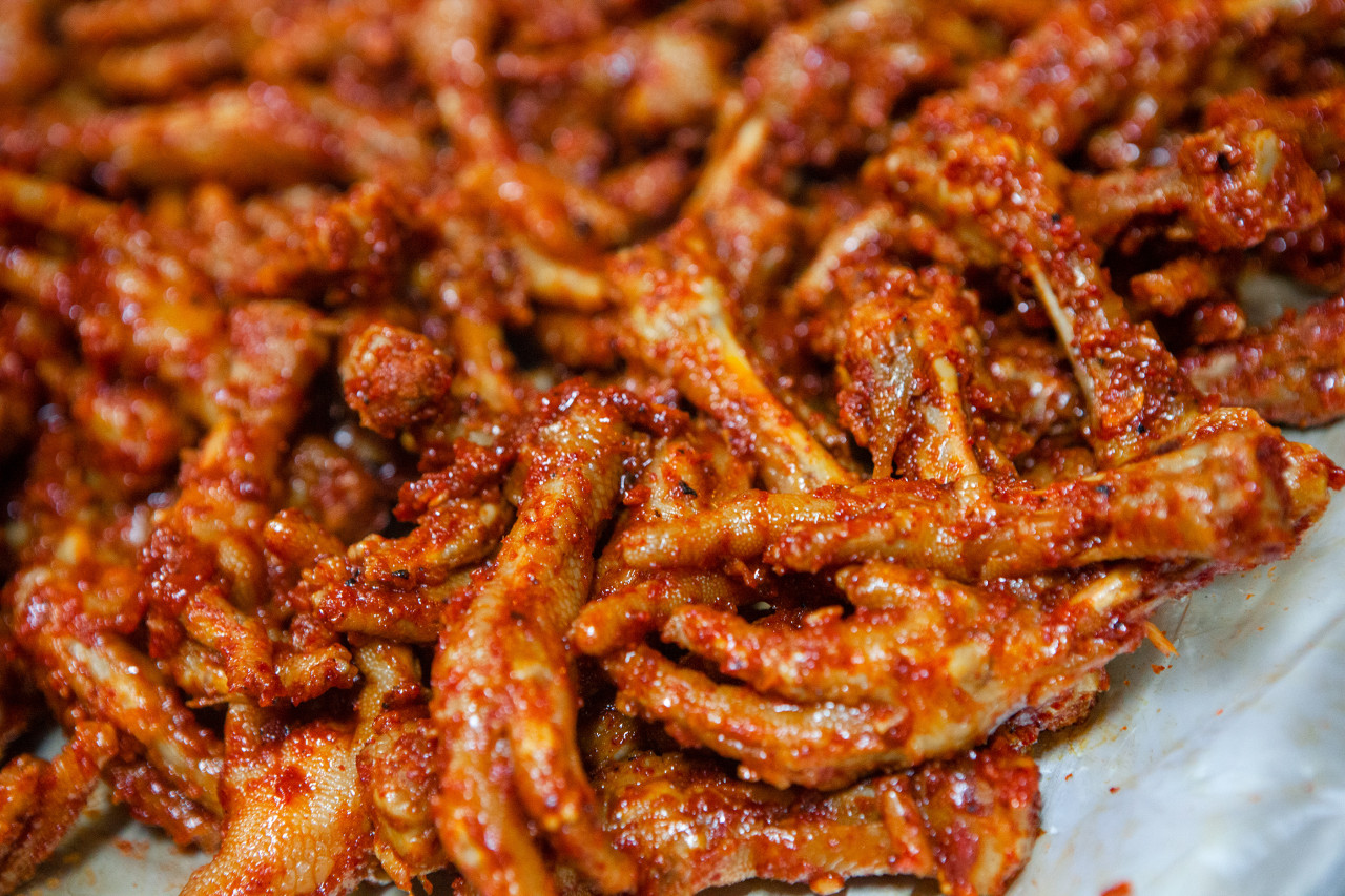 뼈없는 숯불 무뼈 국물 닭발 통닭발 불 매운 안매운 : 존맛탱푸드