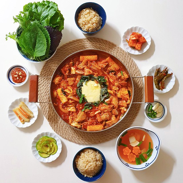 즉석 떡볶이 냄비 밀푀유나베 쭈꾸미 철판 1인 샤브샤브 오뎅 캠핑 인덕션용 전골냄비 : 레벤쿠첸