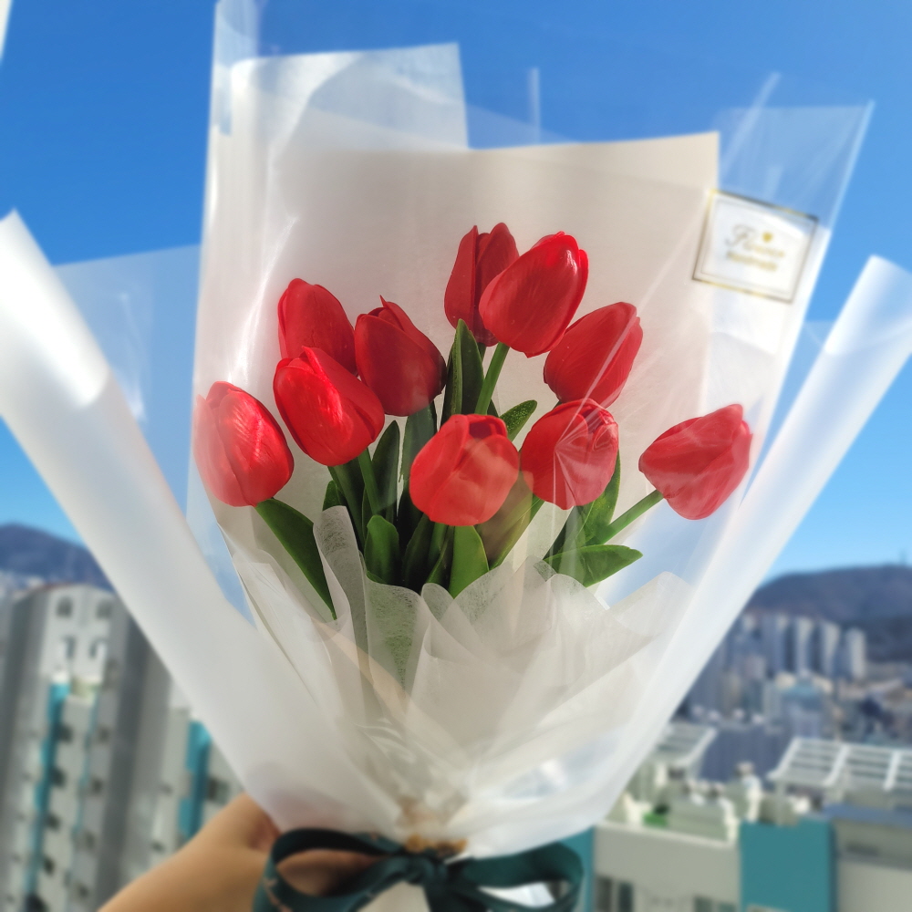 튤립 조화 망고튤립 여자친구 부모님 생인 축하 선물 유치원졸업식꽃다발 졸업꽃다발 : 리시안 플레르