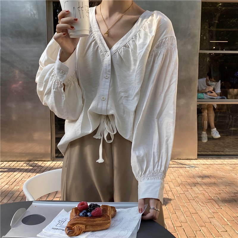 브이넥 셔링 루즈핏 퍼스 소매 블라우스 : 썸메모리