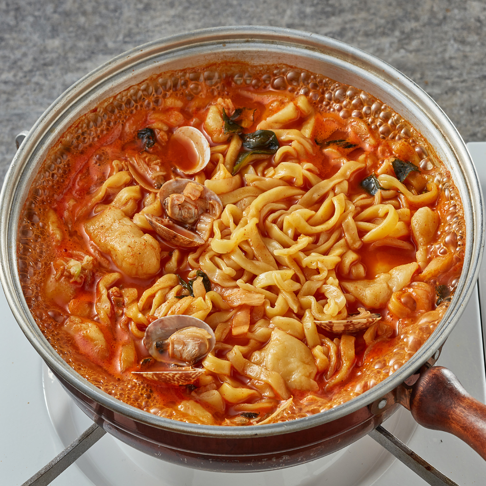 팔공산얼큰이 얼큰한 바지락칼국수 수제비 칼제비 밀키트 택배 맛집 캠핑 요리 음식 2인분 : 위즈덤 마켓