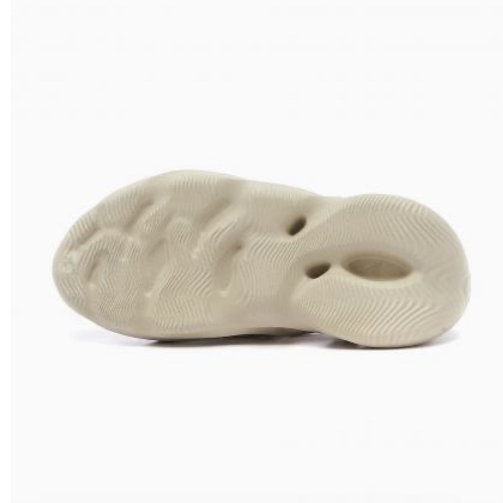 바이셀오사카 일본직구 신발맛집 남녀공용 일본 아디다스 이지부스트 폼 러너 샌들 (샌드) /    ADIDAS YEEZY BOOST  FOAM RUNNER (SAND)... 