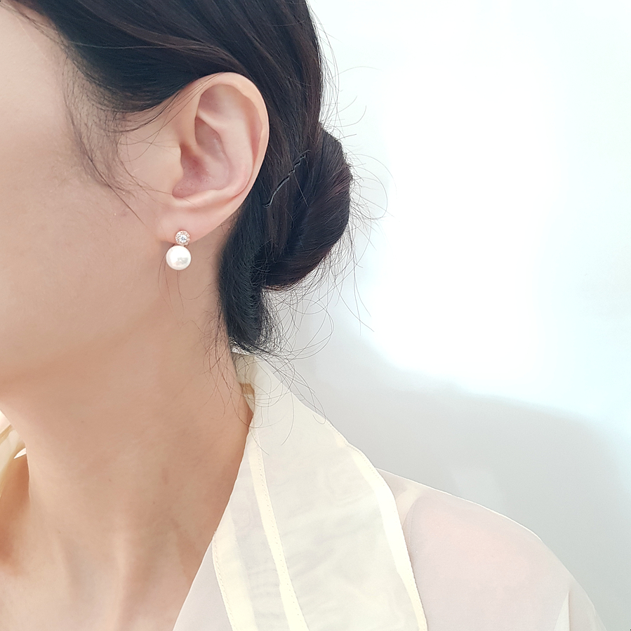 [무료배송/925실버] 은침 큐빅 진주 귀걸이 고급스러운 승무원 한복 악세사리 : ALPHABET