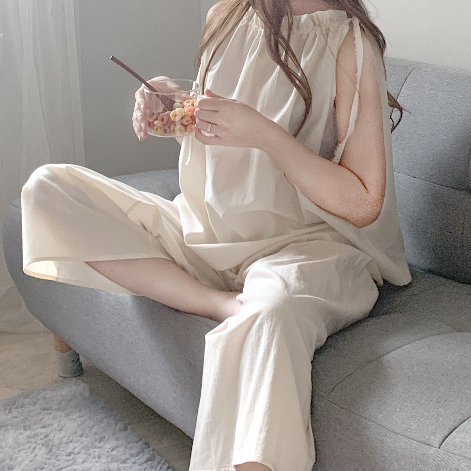홀터넥 프릴 끈 나시 블라우스 : 온리휴
