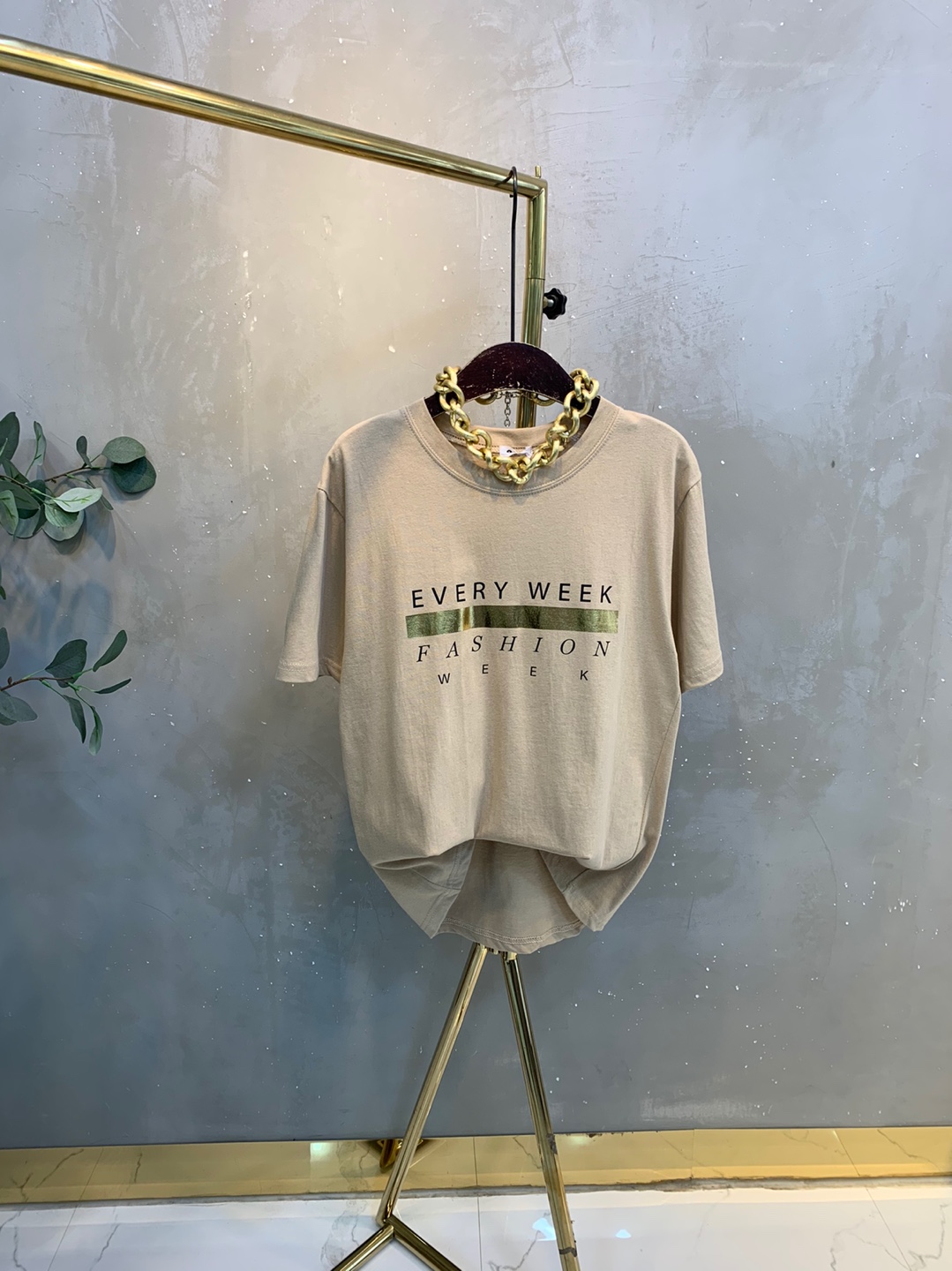 라방 30% 추가 할인 (당일발송)에브리웨어 레터링 금박 반팔 티셔츠 4color : 씨샵인더룸